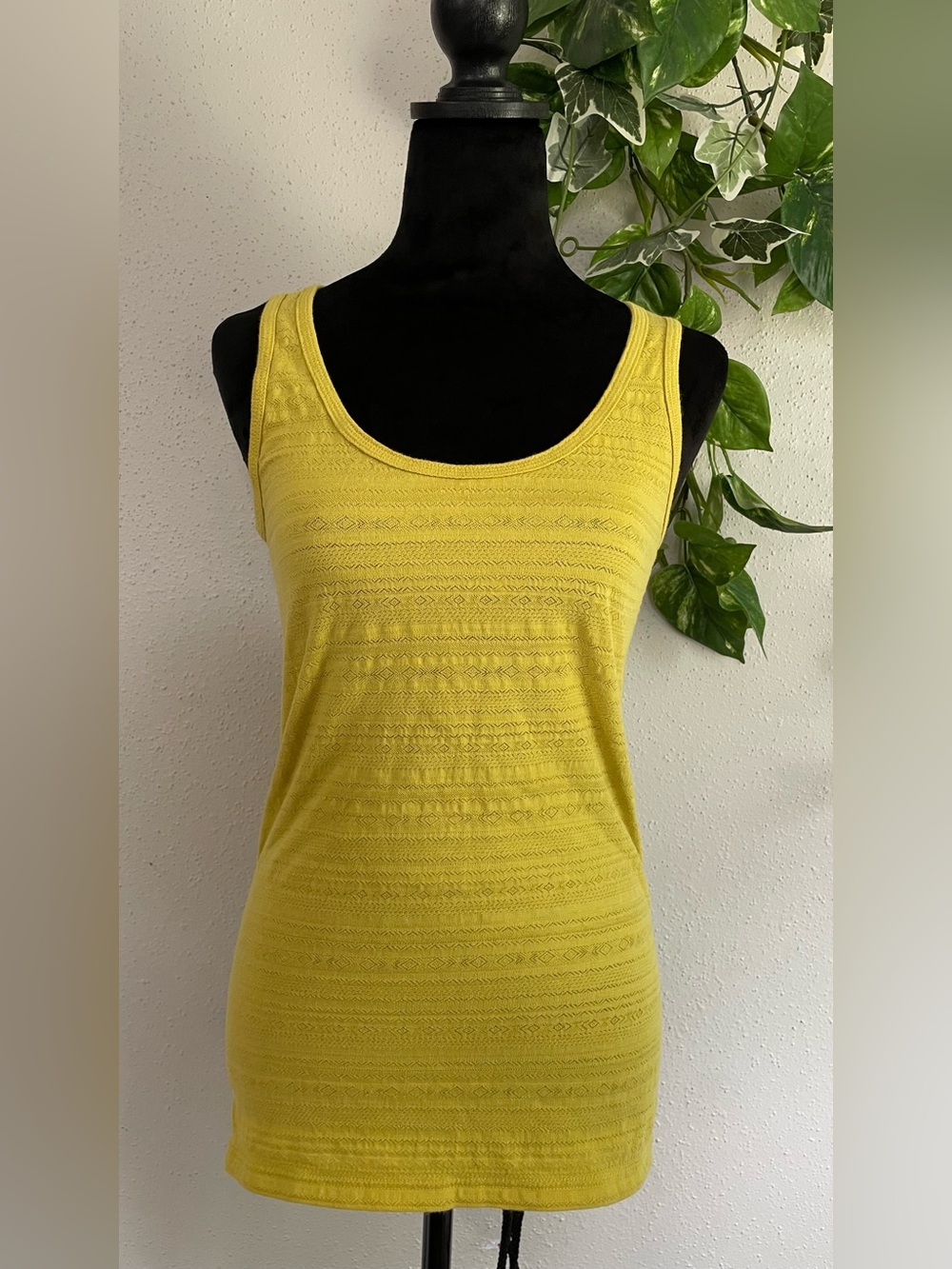 Faded Glory Tank Top Woman Size M Olive Green Texture Crochet Cotton